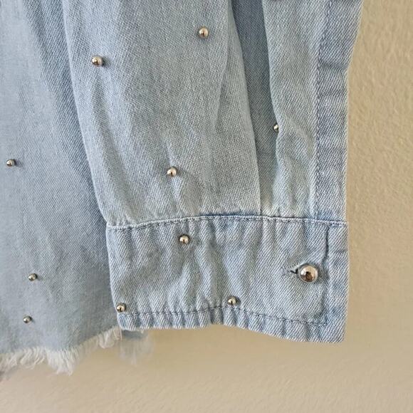 Jella C Embellished Denim Button Down Shirt Womens Sz M Light Blue Silver Studs - Picture 7 of 11